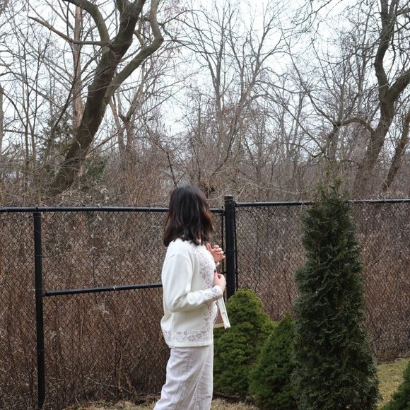 D'Allairds Vintage White Cardigan with Beautiful Embroidery - Picture 7 of 12